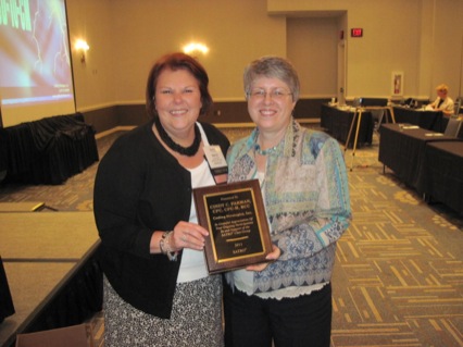 Marcia Phillips (L) presents Cindy Parman the Chat Room Recognition Award